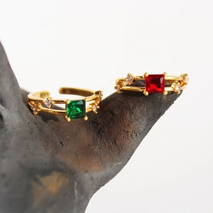 Anello retrò con zircone smeraldo e doppia fascia dorata, misura regolabile