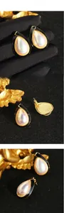 Dettagli macro di orecchini vintage a goccia con smalto nero e perla sintetica