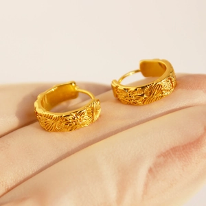 Vintage floral relief gold hoop earrings with intricate botanical engravings for women