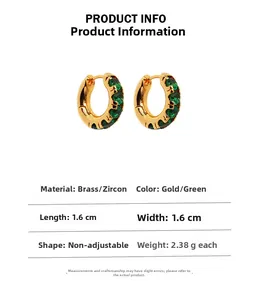 Detailansicht der 1,6 cm Gold-Creolen mit grünem Zirkon und Produktabmessungen