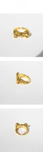 Trois vues d'une bague nœud dorée avec un anneau ajustable et une finition polie miroir