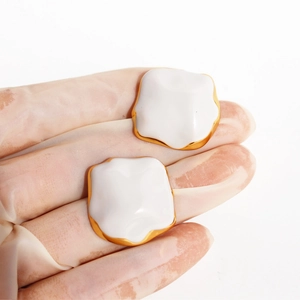 Irregular white enamel geometric earrings with gold-plated metallic wavy borders