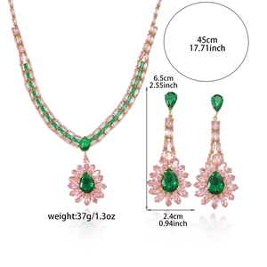 Parure élégante avec cristaux vert émeraude et roses, collier et boucles d'oreilles