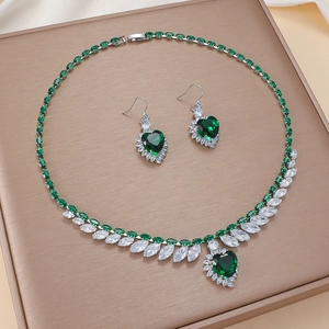 Smaragdgrün Herz Zirkonia Schmuckset Kupfer Gold Vergoldet Herz Halskette Haken Ohrringe Damen Hochzeit Party Schicker Schmuck