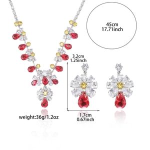 Schmuckset aus Halskette und Ohrringen mit bunten Zirkonblumen und Wassertropfen