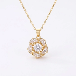 Collier en acier titane doré avec pendentif fleur de Bauhinia rotatif orné de zircons