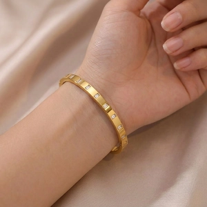 Bracelet Jonc Acier Inoxydable Zircon Baguette Incrusté Plaqué Or Minimaliste Luxe Bijoux De Mode Pour Femmes Accessoire
