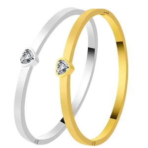Armreifen aus Titanstahl mit herzförmigen Zirkoniasteinen in Gold und Silber