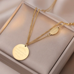 Collier double épaisseur en acier titane avec disque doré gravé et fermoir OT chic