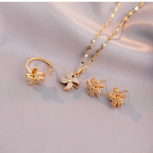 Detailansicht des rotierenden Windmühlen-Schmucksets mit Kette Ring und Ohrringen in Gold