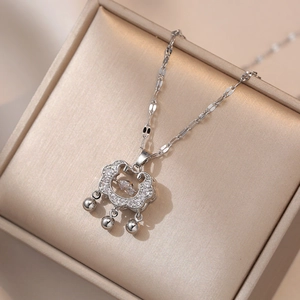 Silver retro ruyi lock necklace with shimmering zirconia and a beating heart stone