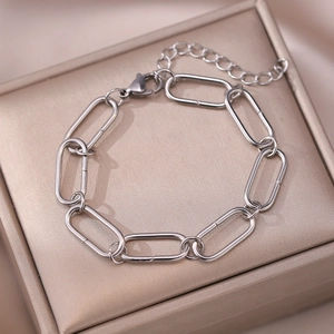 Bracelet minimaliste en acier titane argenté à gros maillons ovales avec fermoir homard