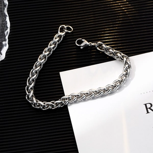 Bracciale minimalista a catena a spiga in acciaio inossidabile con chiusura a moschettone