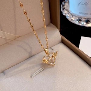 Collana cuore angelo d'oro con pietra danzante e diamanti in portagioie