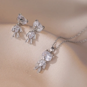 Funkelndes Silber Bären Schmuckset mit Kristall Anhänger Halskette und Ohrsteckern
