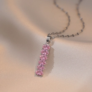 Collana stile bambù in argento con sei eleganti pietre di zircone rosa ovali