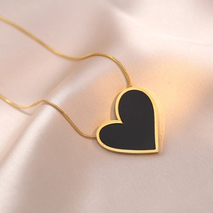 Elegant titanium steel gold snake chain necklace with irregular black heart pendant