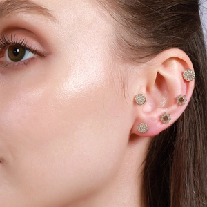 Set di 5 orecchini a lobo geometrici e floreali placcati oro per piercing multipli