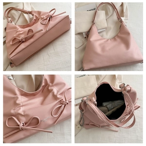 Borsa a tracolla rosa con fiocchi e trama plissettata alla moda da donna