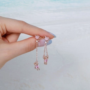 Herz-Bären-Ohrringe in Roségold mit rosa Zirkonia-Steinen für einen femininen Look