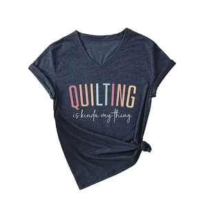 Women's V-neck V-neck T-shirt in dark heather gray with 'Quilting is my thing' print