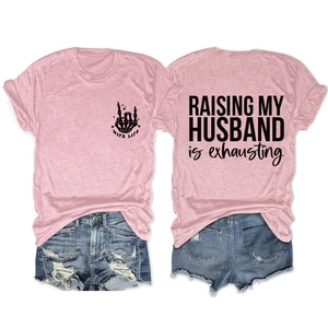 Vorder- und Rückansicht des rosa T-Shirts mit dem Spruch Raising My Husband Is Exhausting