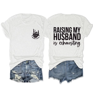 Vorder- und Rückseite des weißen Baumwoll-T-Shirts mit Raising My Husband Is Exhausting Print