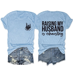 Vorder- und Rückansicht des blauen T-Shirts mit Raising my husband is exhausting Spruch