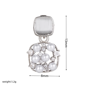 Detailopname van hartvormige kraakbeenpiercing met zirkonia en afmetingen