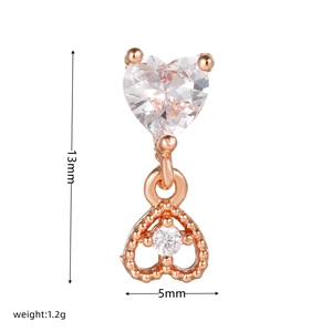 Roségouden hart navelpiercing met zirkonia stenen afmetingen 13mm bij 5mm detailopname