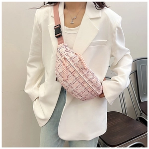 Detail of pink plaid tweed crossbody bag with double zippers and adjustable strap