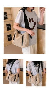 Détails du sac fourre-tout en nylon beige avec fermetures éclair et large bandoulière