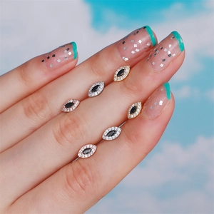 Pendientes de rosca marquise con piedra negra en acabados oro, plata y rosa