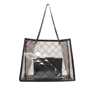 Sac cabas transparent en PVC avec motif à losanges noirs et bandoulière en chaîne