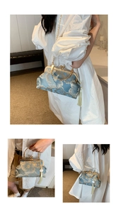 Nahaufnahme der blauen Seidenbrokat-Handtasche mit Goldstickerei und Seidenquaste