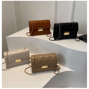 Sac à Épaule en Cuir PU Matelassé pour Femmes Sac Bandoulière Chaîne Élégant Petit Sac Carré Minimaliste Avec Serrure Métallique