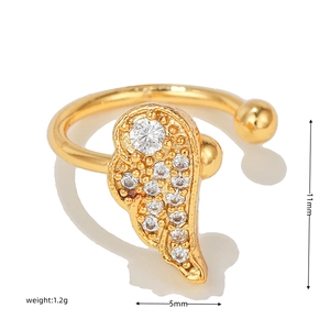 Macro shot of 1.2g gold flower ear cuff with sparkling zircons and 11mm dimensions
