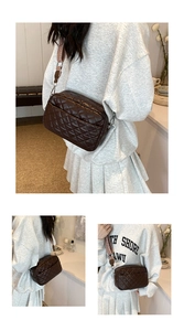 Detail der dunkelbraunen Stepptasche mit breitem, geometrisch gemustertem Gurt