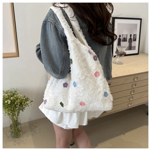 Sac cabas blanc en nylon pour femmes avec broderies florales et tissu texturé