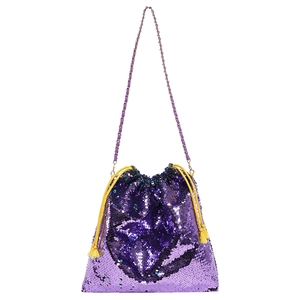 Sac seau à paillettes violettes avec pompons dorés et bandoulière en chaîne
