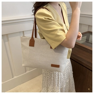 Retro canvas tote bag in off-white with brown leather straps and fashion patch detail