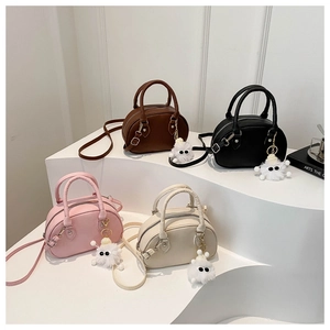 Mini sacs bowling en cuir PU en quatre couleurs avec breloques monstre mignonnes et bandoulière