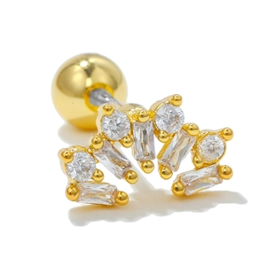 Detailansicht eines 18k Gold-Kronen-Ohrsteckers mit funkelnden Zirkonia-Kristallen