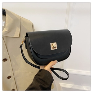 Sac à Épaule Selle Semi-Circulaire pour Femmes en Cuir PU Avec Boucle Carrée Dorée Sac à Bandoulière Minimaliste pour Quotidien