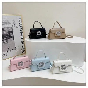 Ensemble de sacs bandoulière minimalistes avec boucles carrées en cinq couleurs chic