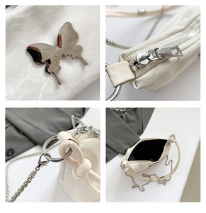 Détails du sac à bandoulière en PU crème avec décoration papillon argenté élégante
