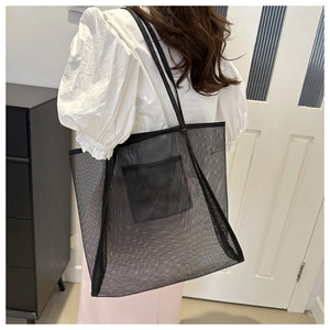 Grande borsa tote in rete nera per donna con design trasparente e tasca interna