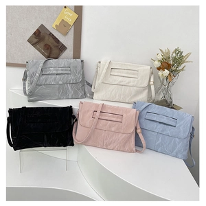 Sacs à bandoulière minimalistes pour femmes disponibles en cinq couleurs élégantes