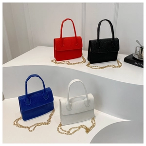 Mini sacs à chaîne à motif litchi en rouge, noir, bleu et blanc sur supports d'art