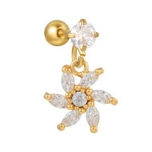 Macro-opname van gouden bloemenoorknopje met marquise zirconia en schroefsluiting